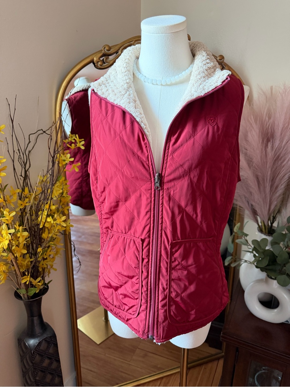 ARIAT maroon reversible vest with pockets size M